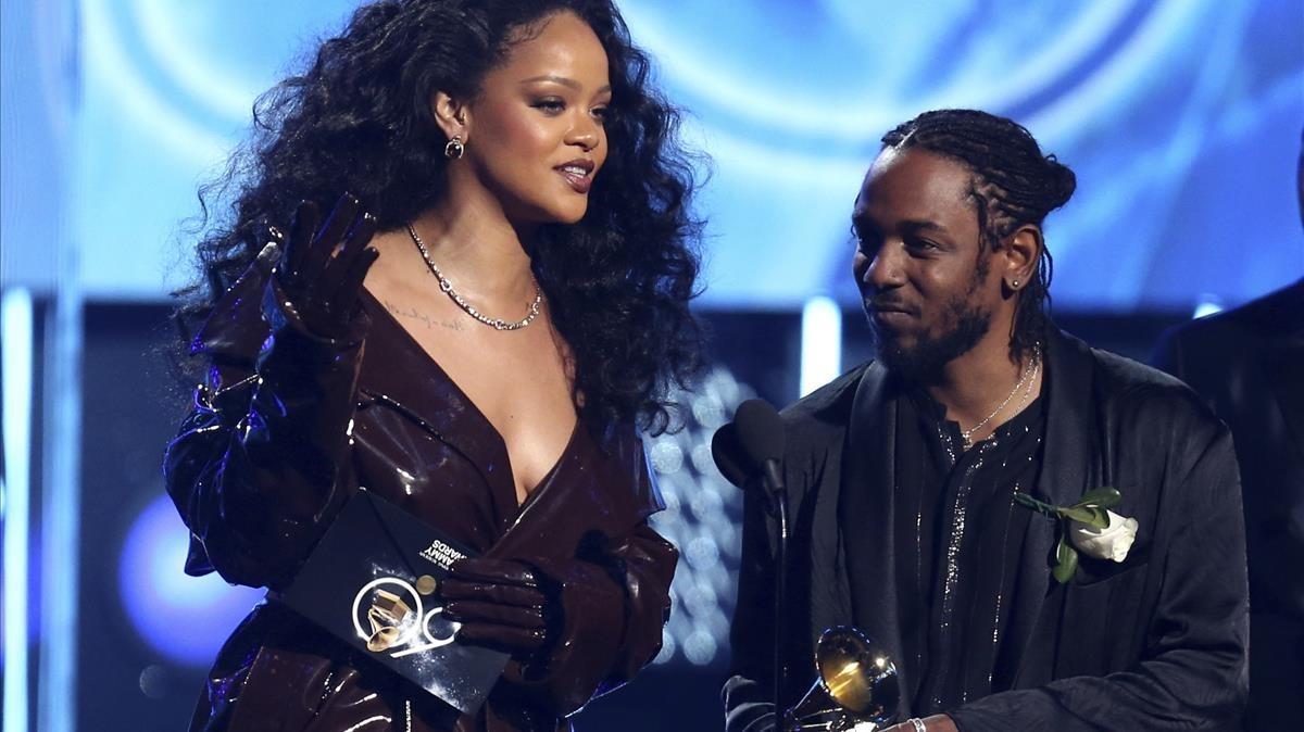 jgarcia41834147 rihanna  left  and kendrick lamar accept the award for best 180129165039