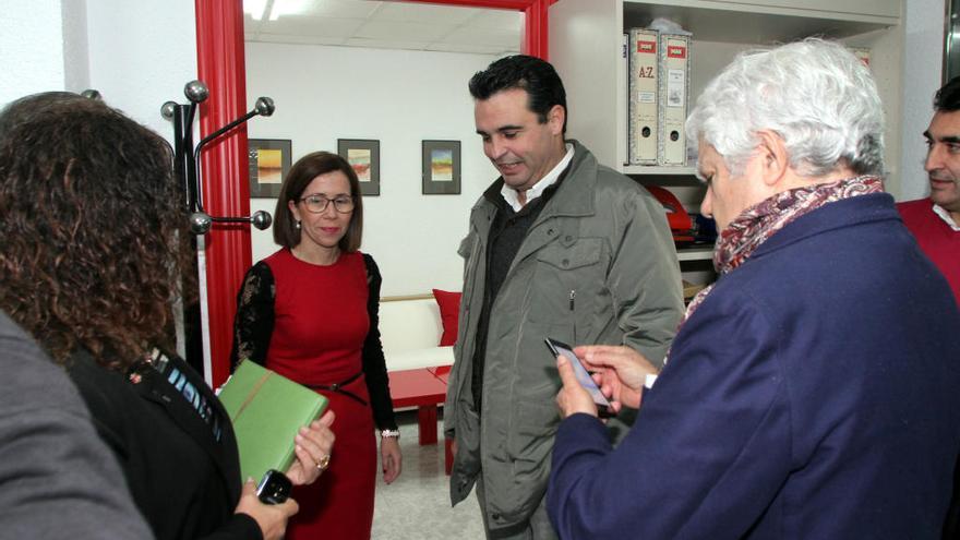 Reunión entre Ana Belén Castejón y Juan Luis Martínez, en la sede del PSOE, antes de colaborar juntos en Vicealcaldía.