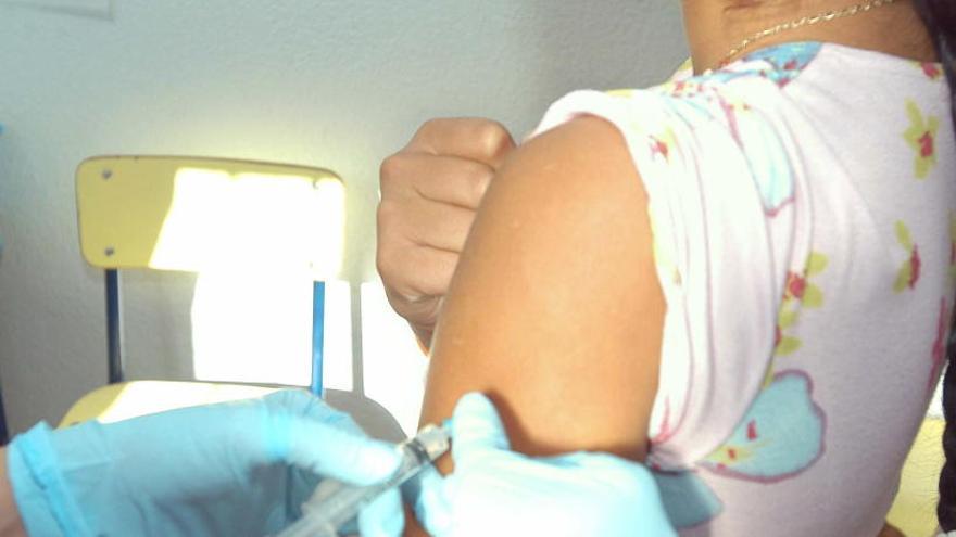 Más de 210.000 jóvenes recibirán este  año la nueva vacuna contra la meningitis