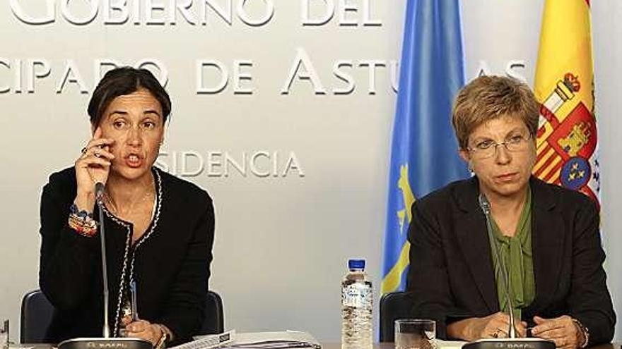 Por la izquierda, Dolores Carcedo y la directora general Raquel Pereira.
