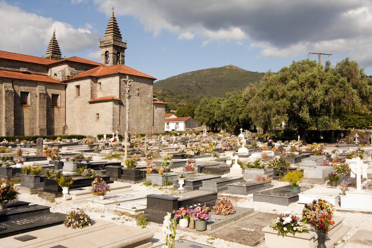 La Colegiata de Santa María de Iria Flavia donde enterraron a Rosalía de Castro