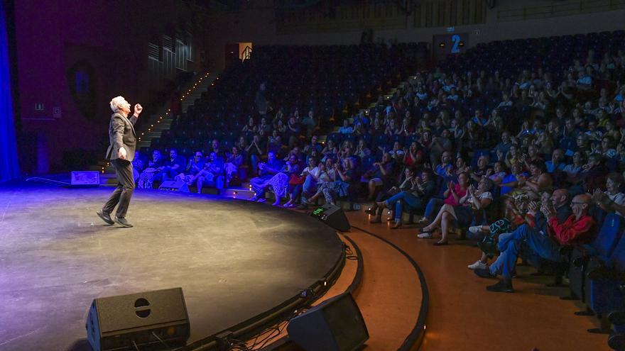 Espectáculo CARLES SANS ¡POR FIN SOLO! en el Teatro Víctor Jara