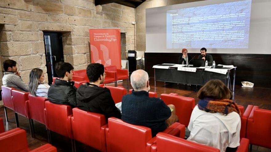 Uno de los Encontros de ayer en la Casa das Campás.   | // RAFA VÁZQUEZ