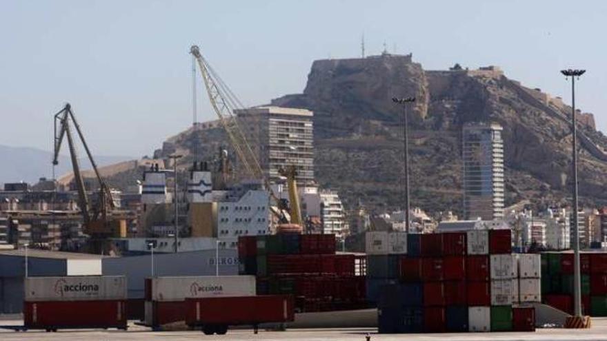 El Puerto de Alicante cierra con superávit gracias al dinero que dio el Gobierno