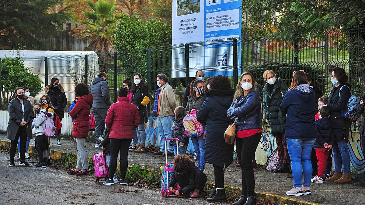 Protesta de la comunidad educativa en el CEIP de Baño.   | //  I. ABELLA