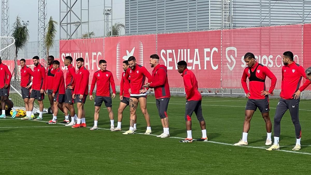 Nemanja Gudelj regresa a los entrenamientos del Sevilla FC