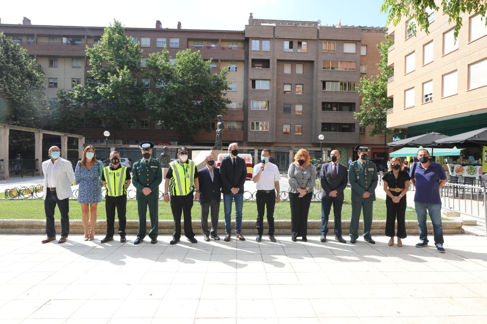 Acto de homenaje a las víctimas de la casa cuartel de la avenida Cataluña