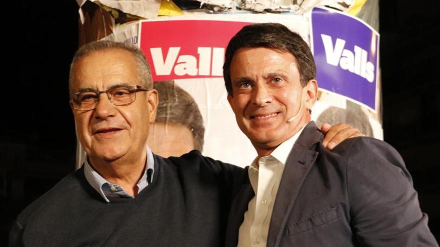 Corbacho, en una foto amb Valls