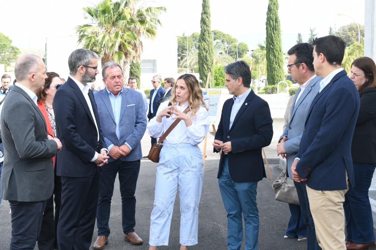 El delegado del Gobierno, Francisco Lucas, y el presidente de la MCT, Juan Cascales, con los alcaldes de Cieza, Abarán y Blanca.