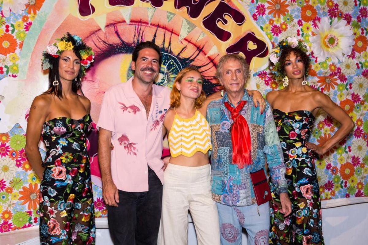 Los famosos se divierten en la fiesta Flower Power