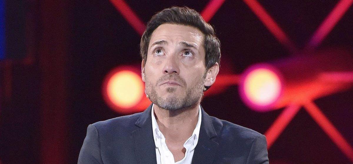 Antonio David Flores, mirando al cielo