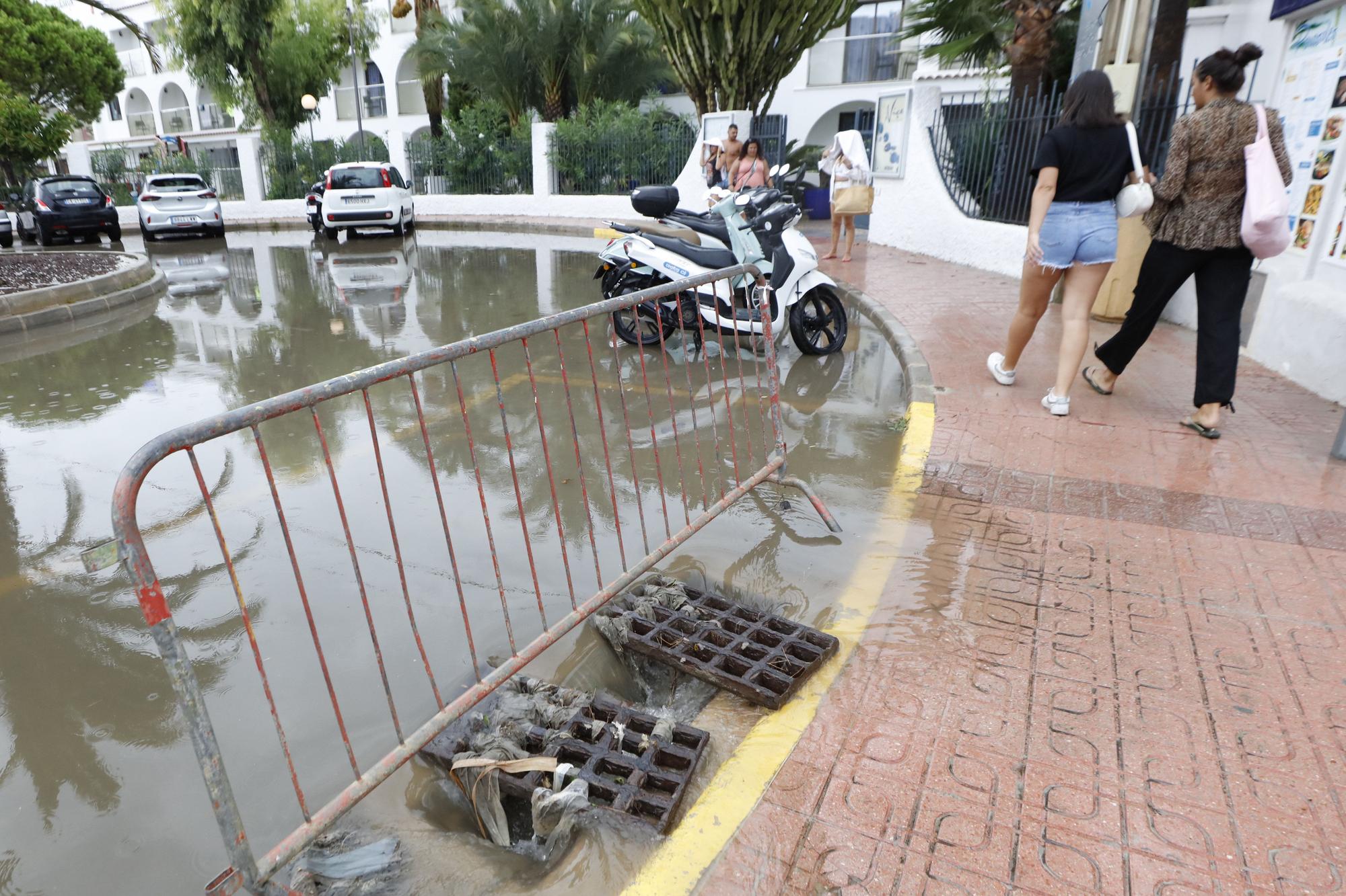 Mira aquí todas las fotos del paso de la borrasca por las calles de Ibiza