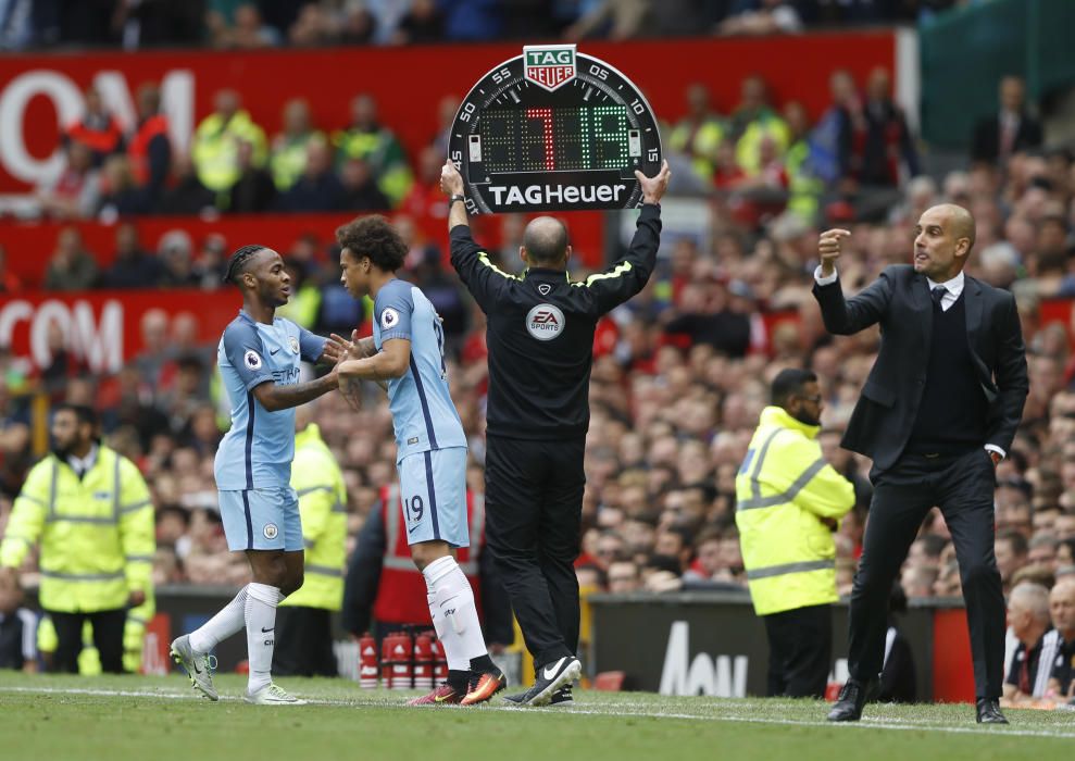 El Manchester City se impuso (1-2) este sábado al Manchester United en el derbi que abría la cuarta jornada de Premier League, en un encuentro marcado por el enfrentamiento entre Mourinho y Guardiola.