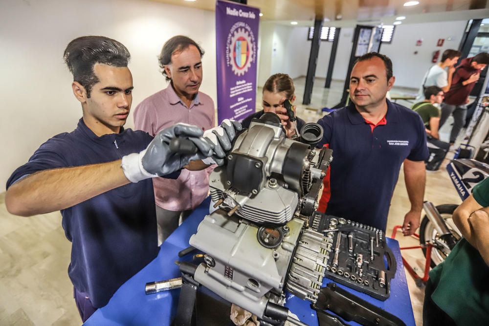 Orihuela inauguraba la segunda Feria de Formación Profesional destacando las especialidades propias que se imparten en la ciudad.