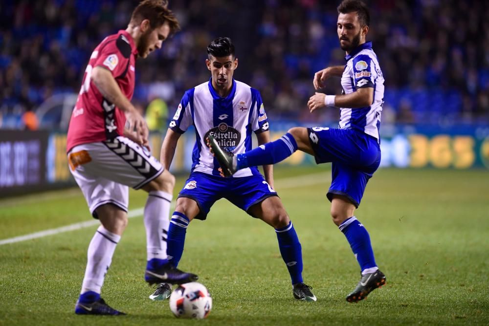 El Dépor empata en el descuento ante el Alavés