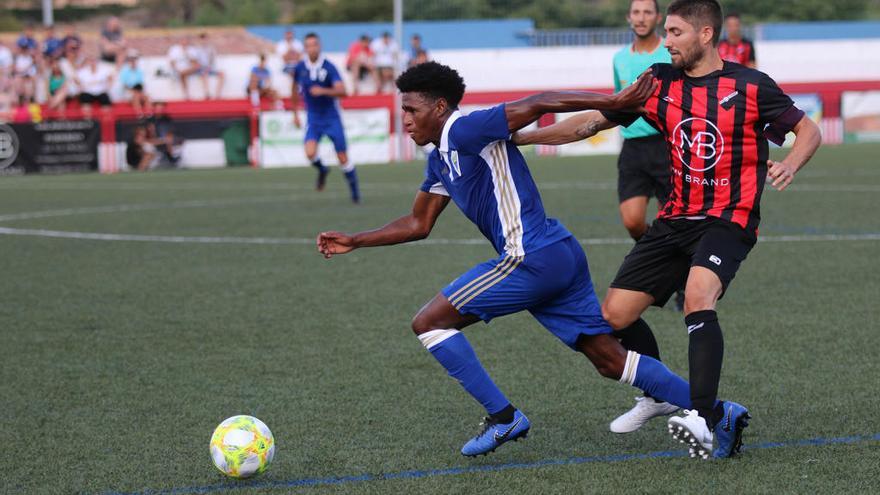 Mustafá, autor del doblete para el Marbella FC