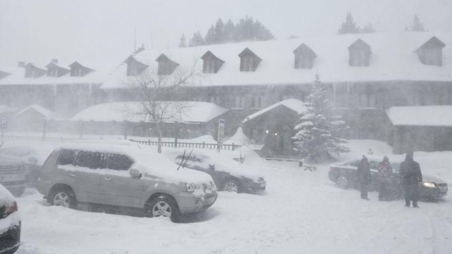 Nevadas en el Pirineo y rachas de viento muy fuertes por la tarde