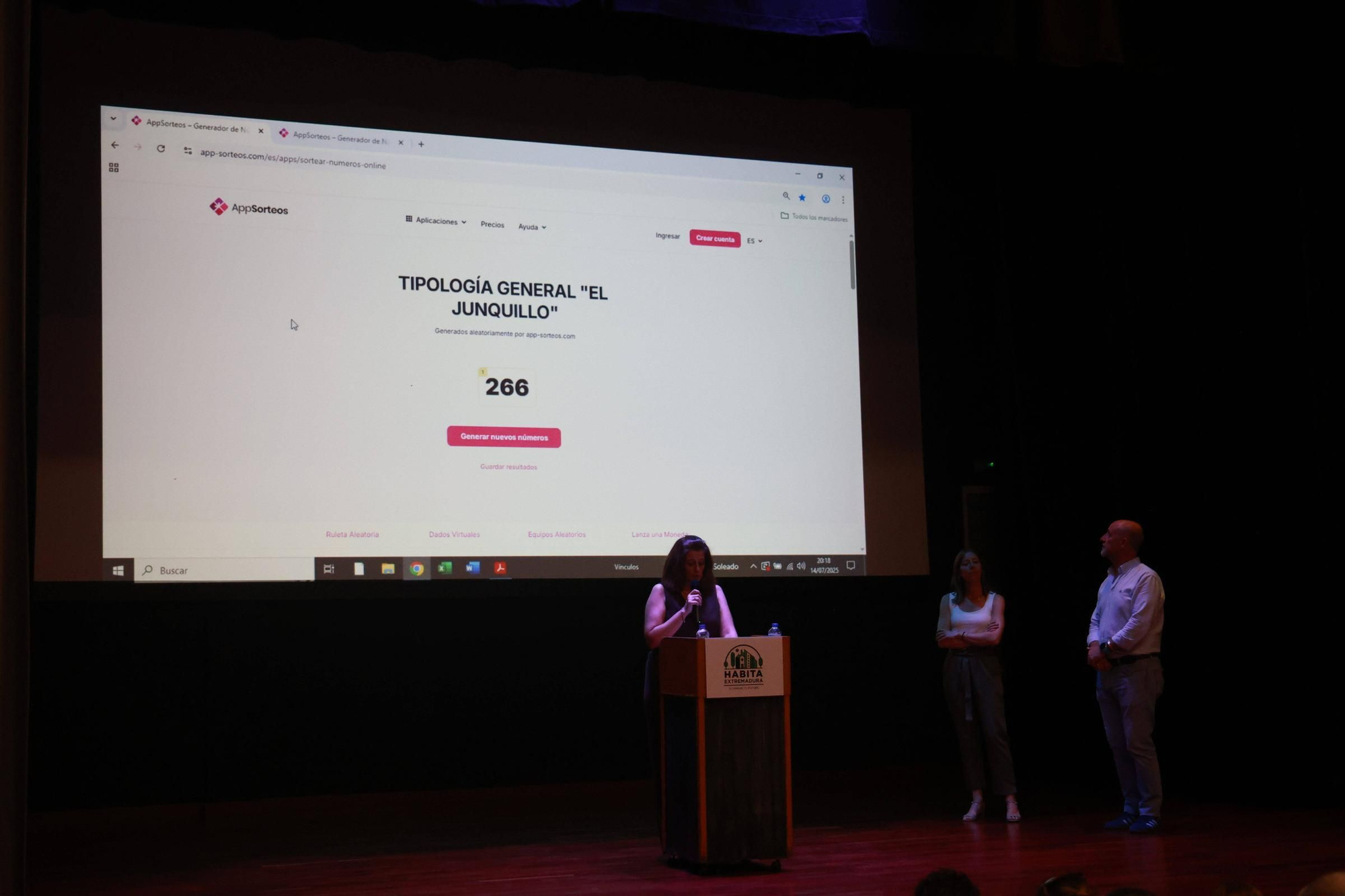 Fotogalería | Sorteo cien viviendas protegidas en el barrio cacereño de El Junquillo