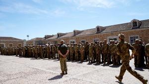 Soldados de una rotación ucraniana forman para comer en la Academia de Infantería de Toledo, el pasado 31 de agosto.