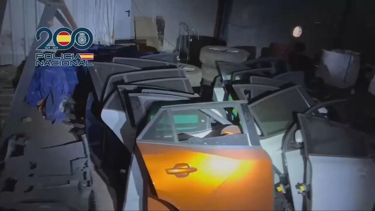 Piezas de coches robados, listas para formar parte del mercado negro.
