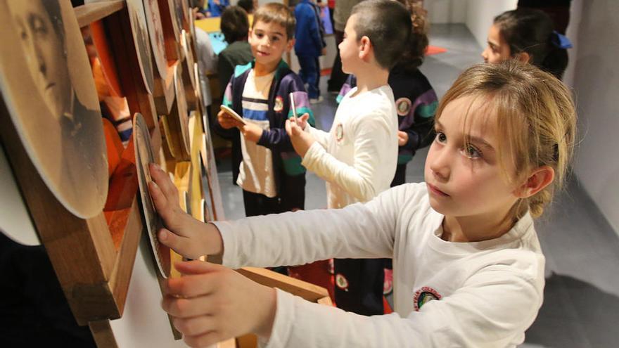 Los más pequeños disfrutan de las numerosas actividades y talleres que se organizan en los museos de la ciudad.