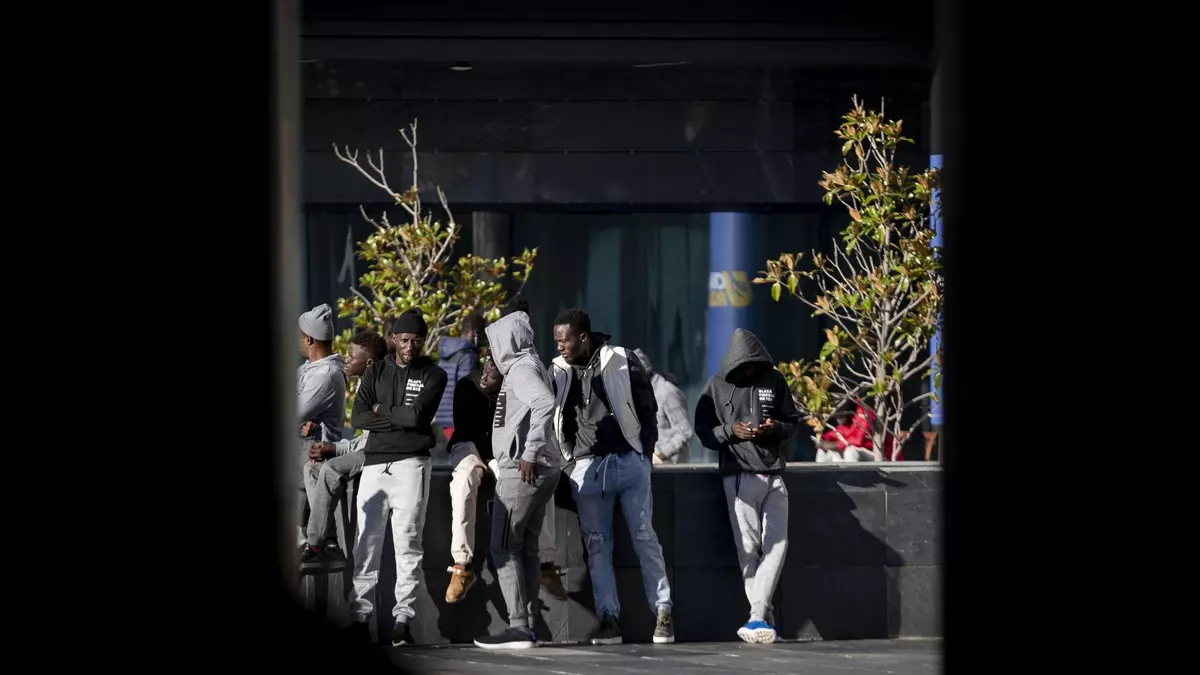 Madrid amenaza con judicializar el traslado de 400 menores solicitantes de asilo a Pozuelo