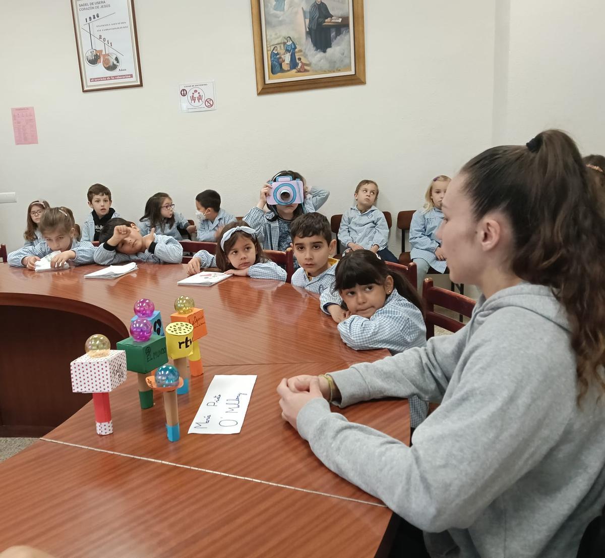 María Prieto O'Mullony contesta a las preguntas de los alumnos del Sagrado Corazón de Jesús.