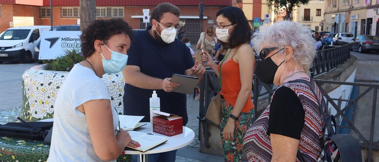 La alcaldesa, Carmina Ballester, salió a la calle para dar voz a los vecinos cara a los presupuestos 2022.