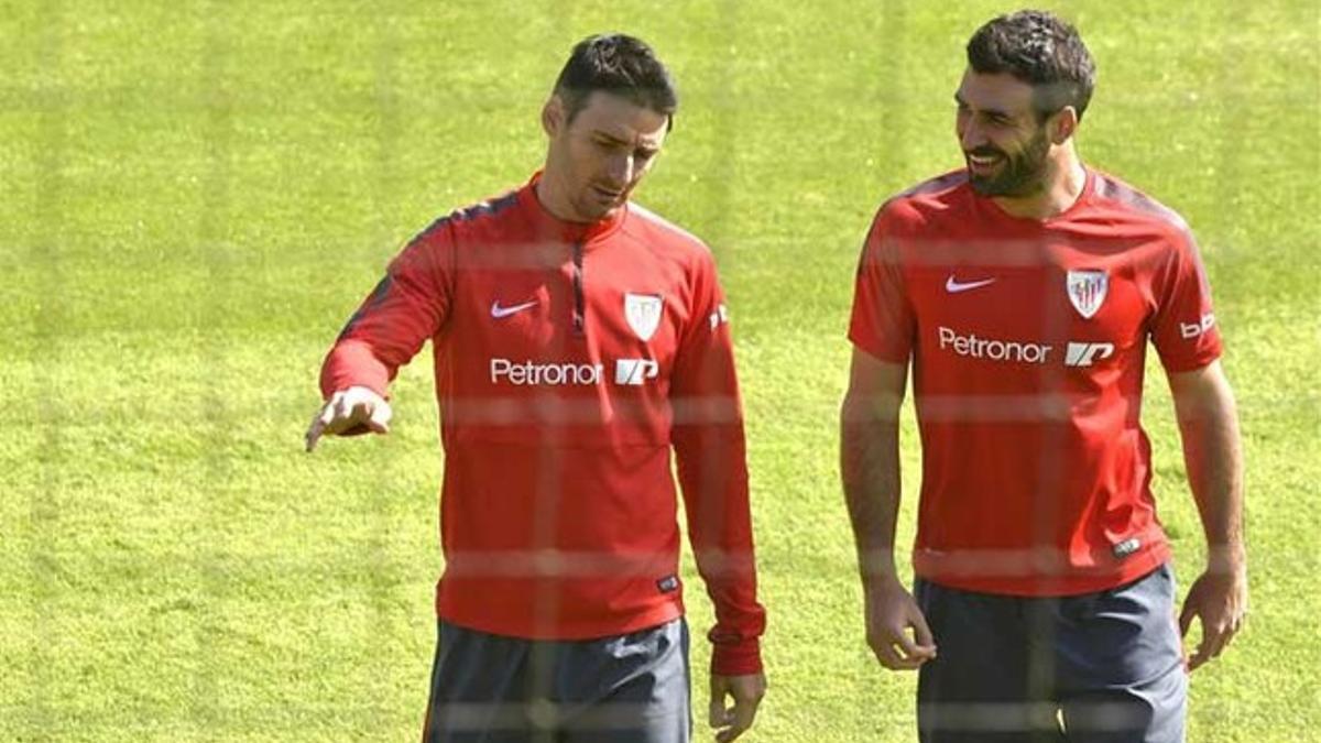 Aduriz y Balenziaga, durante el entrenamiento