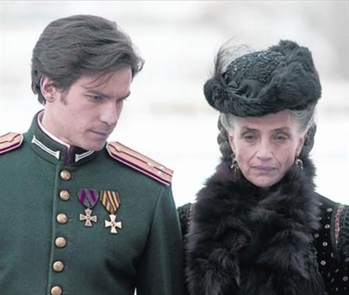 Santiago Cabrera i Ángela Molina, en una escena d’’Ana Karenina’. Santiago Cabrera i Ángela Molina, en una escena d’’Ana Karenina’.