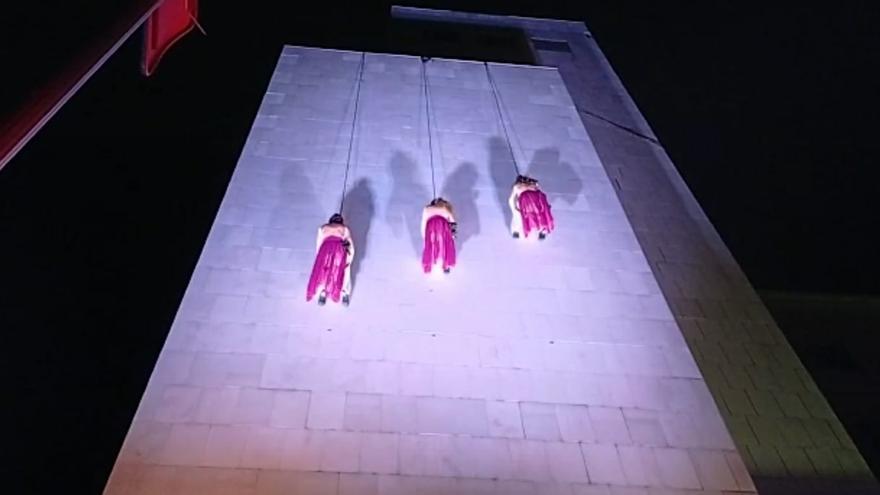 La Fira Mediterrània clou amb un sorprenent espectacle de dansa vertical a la façana del Conservatori de Música
