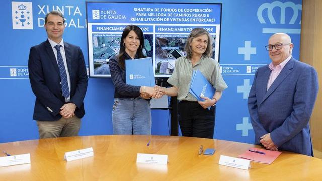 Martínez Allegue y Cachafeiro este martes durante la firma de convenios. |