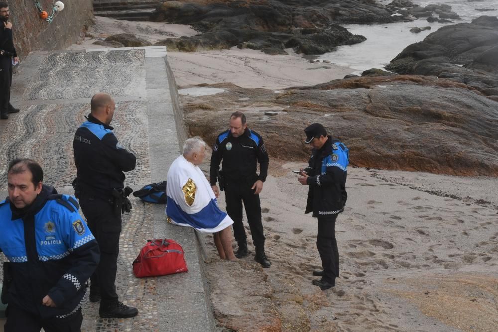 El 092 rescata a un bañista de 90 años en Riazor