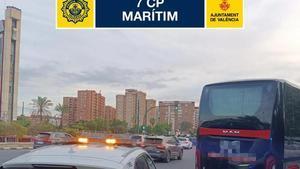 El conductor d’un bus de turistes a València dona positiu en cocaïna