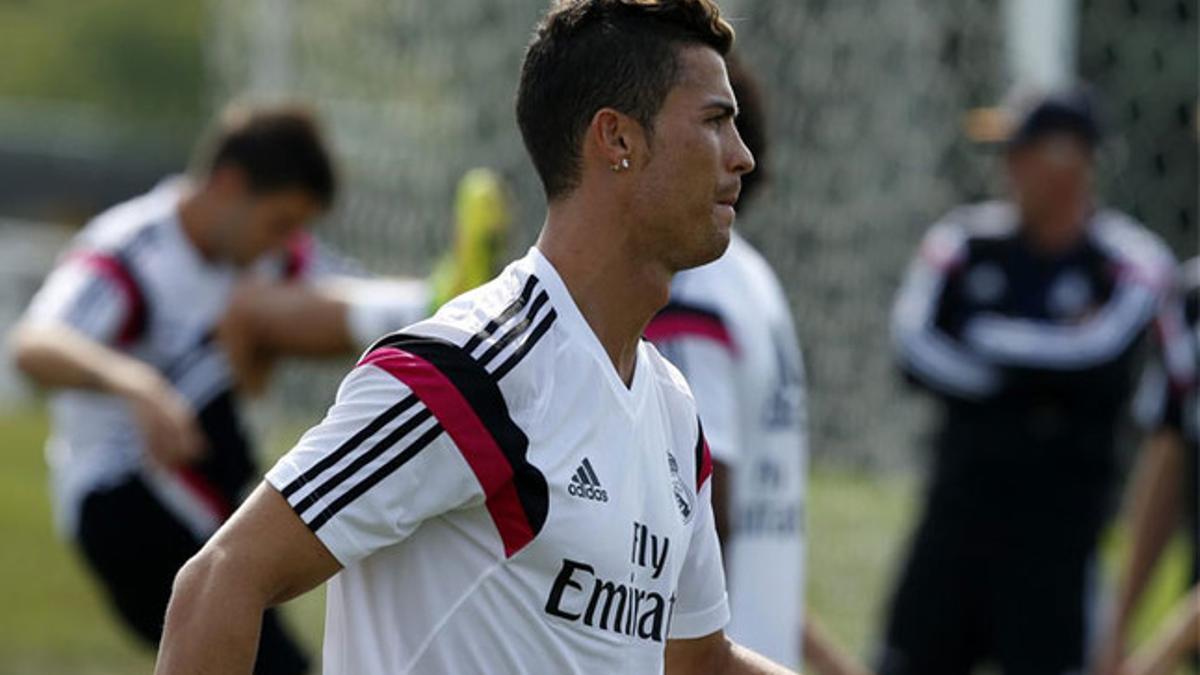 Cristiano Ronaldo se entrena con el Real Madrid