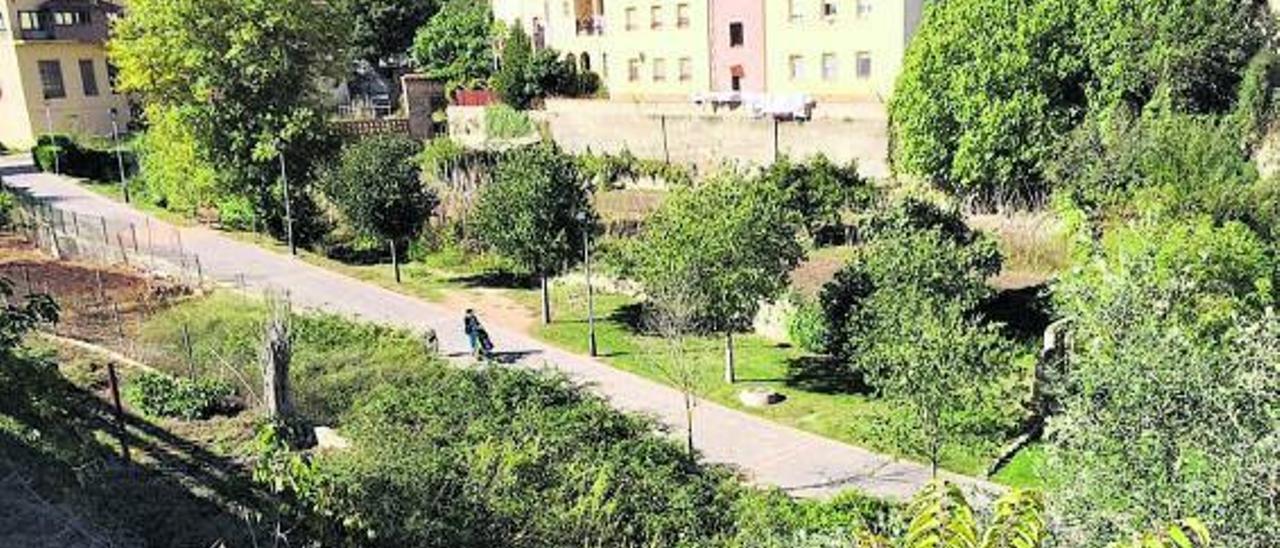 Una imatge del solar que es vol adequar com a zona verda al passeig de la Canaleta | DIPUTACIÓ DE BARCELONA