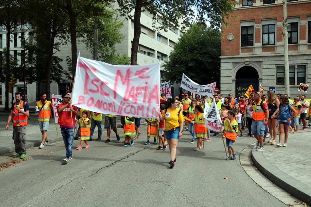 Manifestació dels treballadors de les ambulàncies de Girona