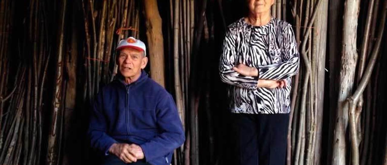 Antonio Díaz y Anita Díaz, en su secadero de tabaco.