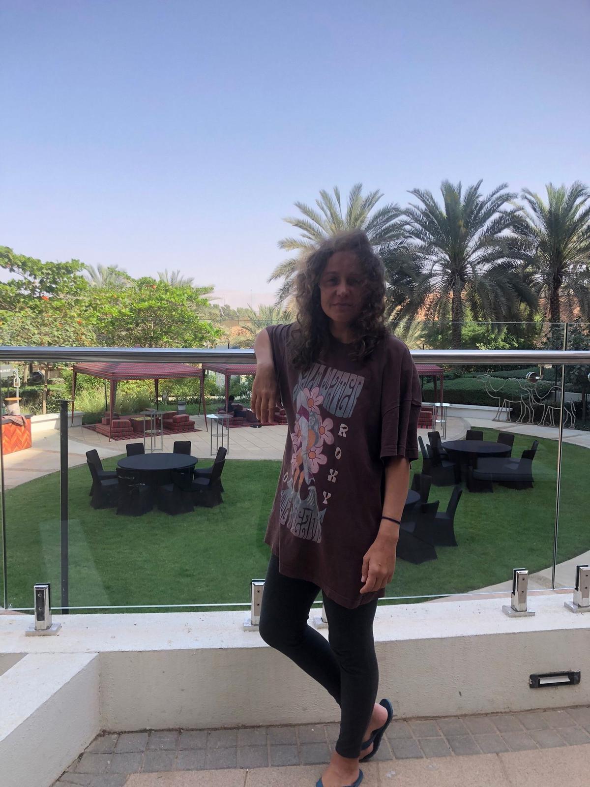 Esperanza Montes, periodista atrapada en Omán por los bombardeos en Irán y Oriente Medio.