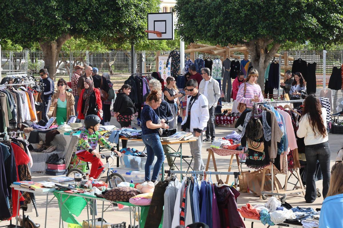 Galería de imágenes: feria de artículos de segunda mano en Jesús