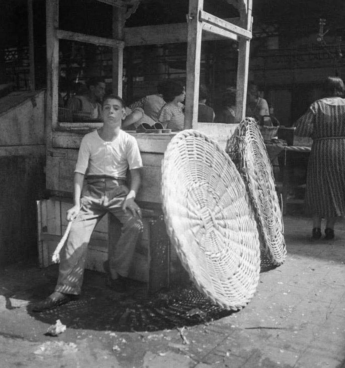 'Joven vendedor en el mercado de la Boquería' (1933)