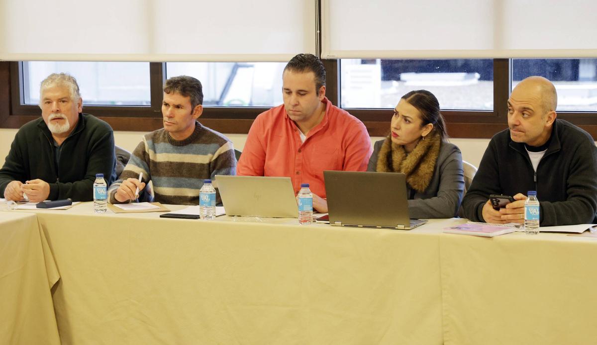 Los representantes de UGT Industria en el la primera reunión de negociación.