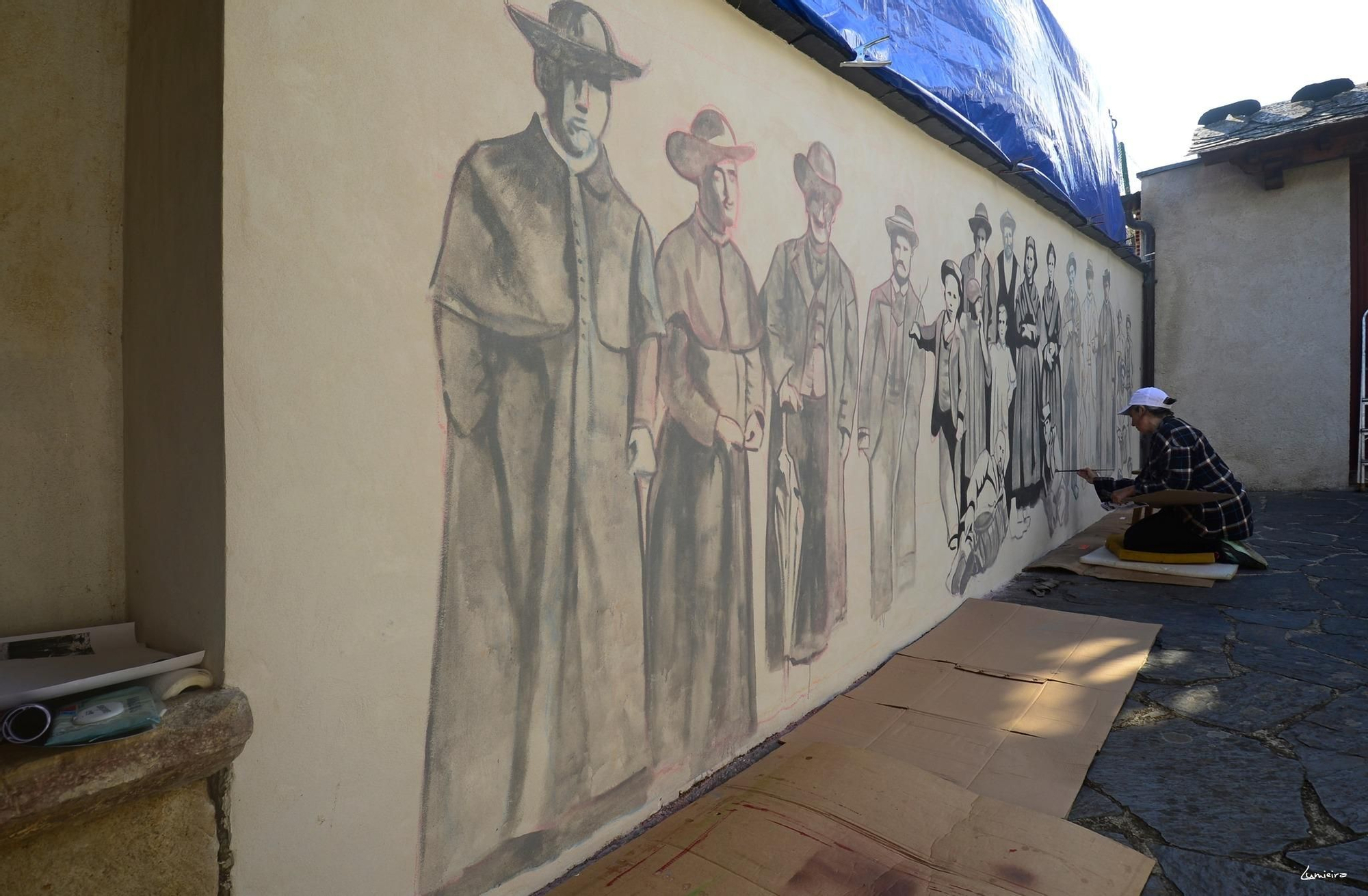 En imágenes: Así hizo María del Roxo el mural del Museo Etnográfico de Grandas de Salime