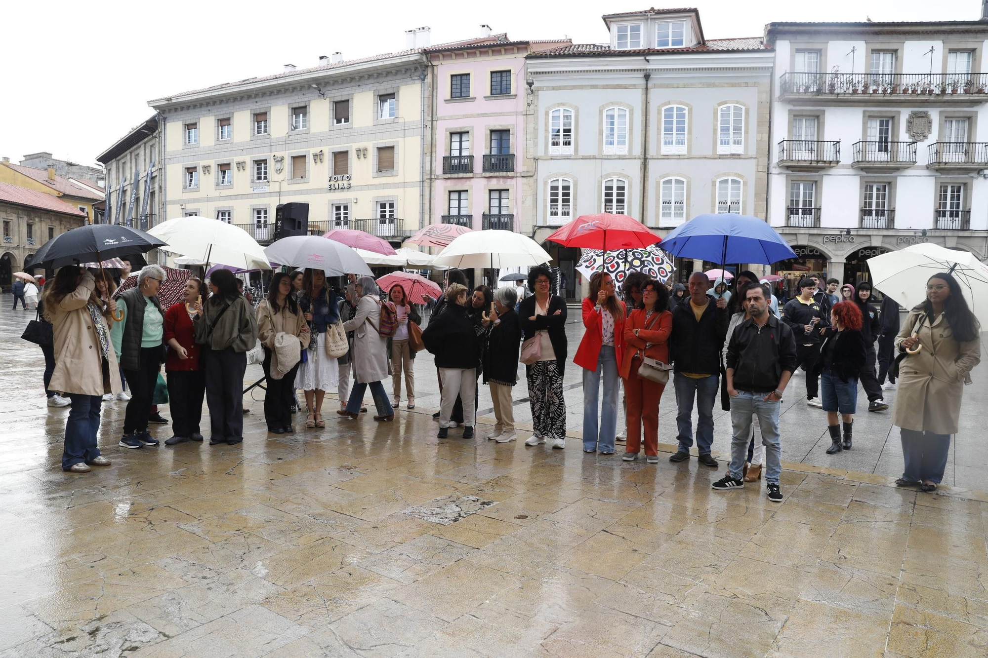EN IMÁGENES: Así fue la concentración y lectura de manifiesto en contra de la trata en el Día Internacional contra la Explotación Sexual y el Tráfico de Mujeres y Niños
