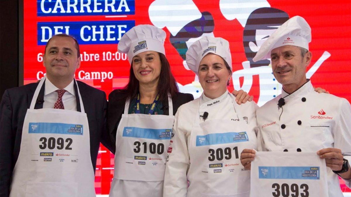 Fiz, primero por la derecha, correrá vestido de cocinero