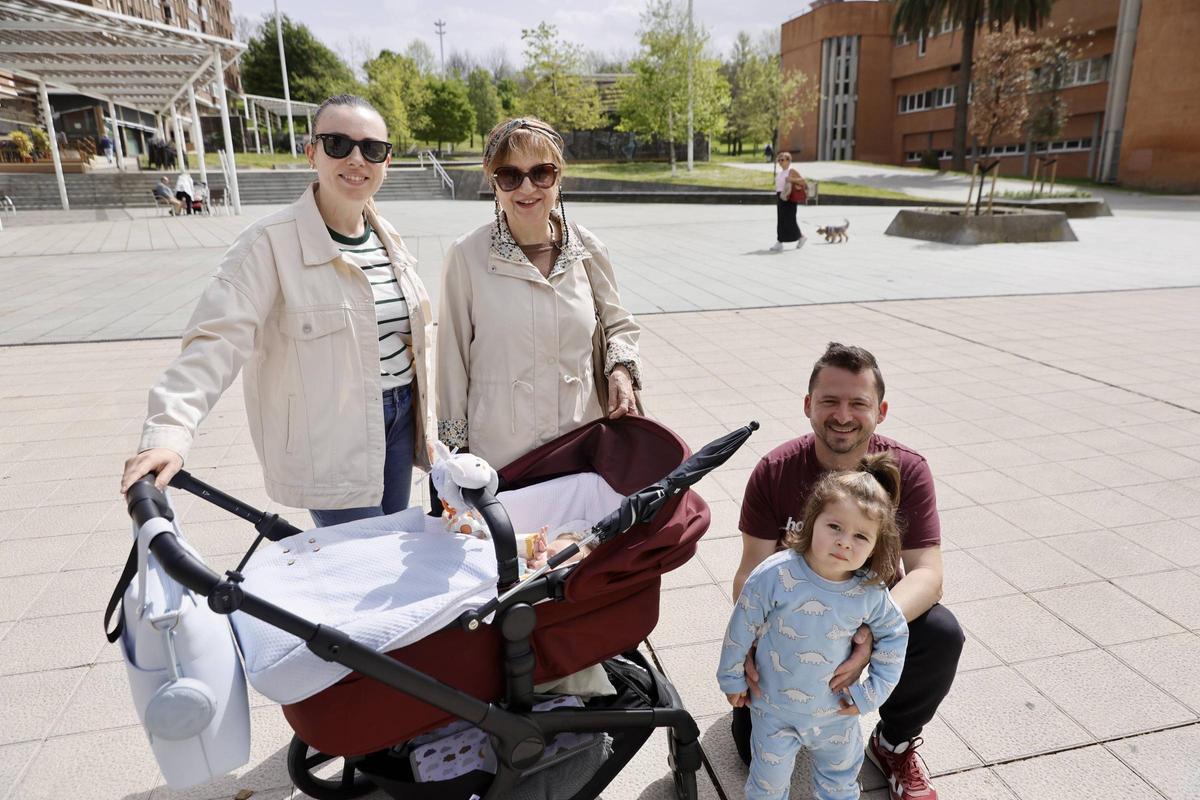 Los vecinos celebran el nuevo parque de El Llano