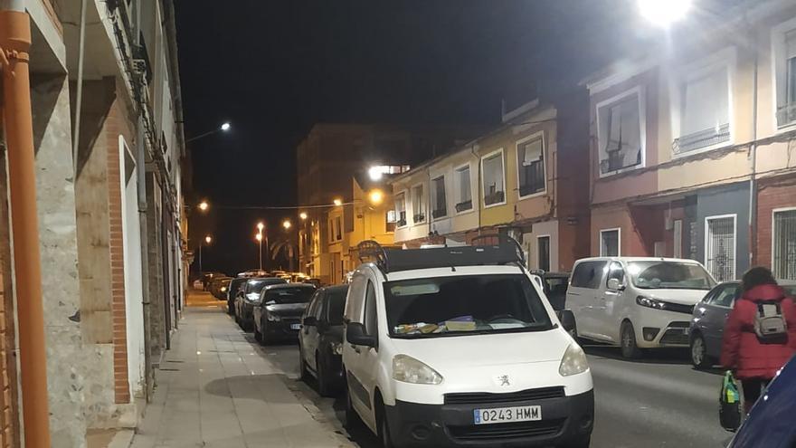 Alzira renueva la iluminación de una calle que todavía no tenía luces led