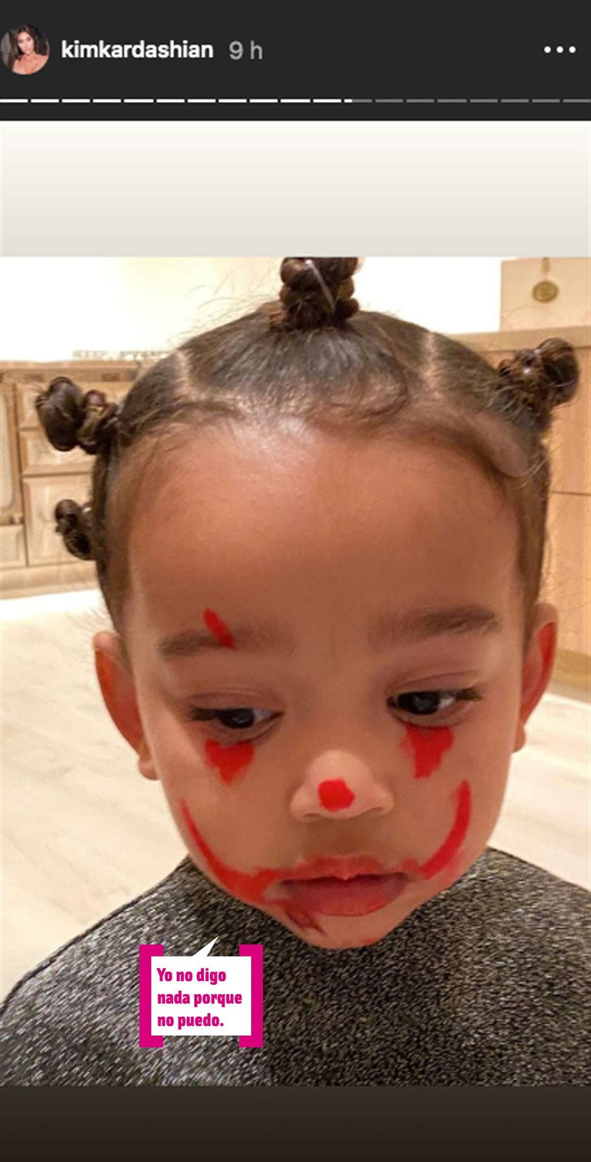 North West maquilla como un payaso a Chicago North West maquilla como un payaso a Chicago