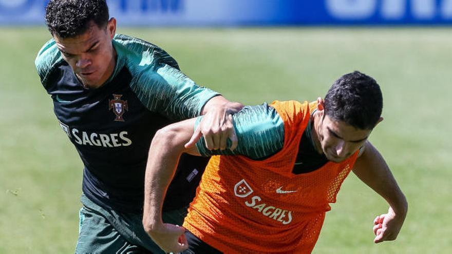 Guedes ya entrena a tope con Portugal