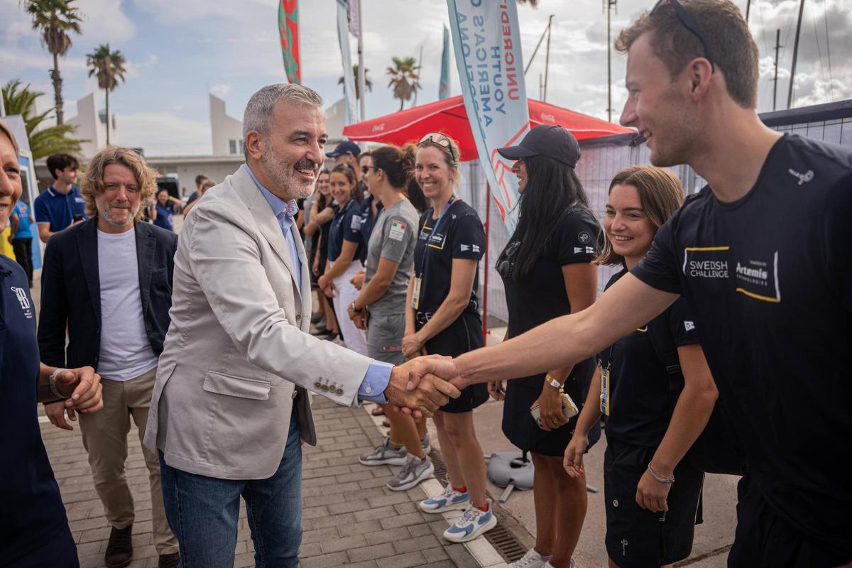 Jaume Collboni visita los equipos Youth y femenino de la Copa América